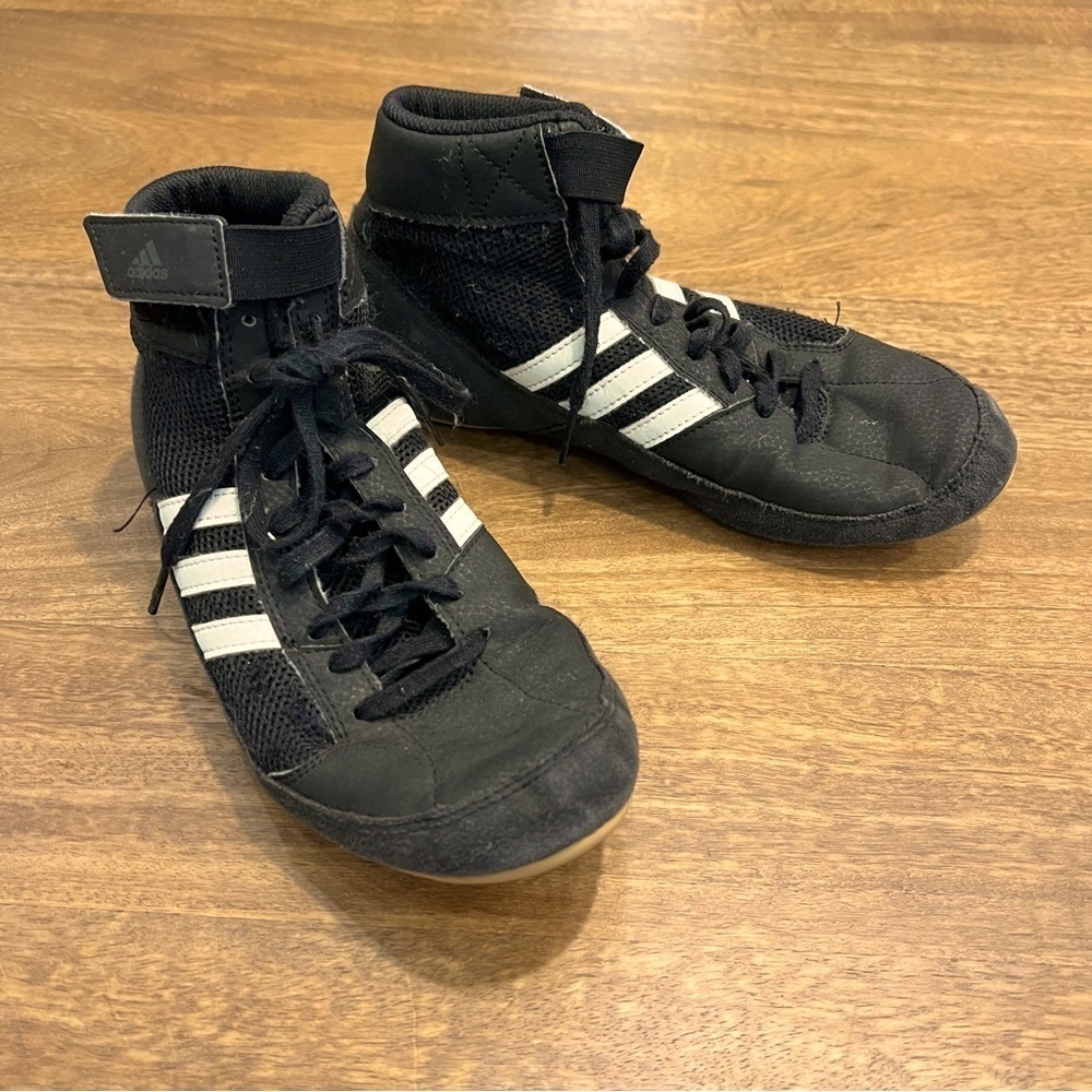 Adidas HVC wrestling shoes in black leather